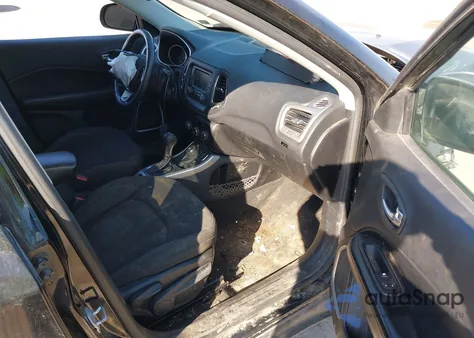 2018 Jeep Compass Sport 4X4 z USA, uszkodzony, nr VIN 3C4NJDAB2JT113401